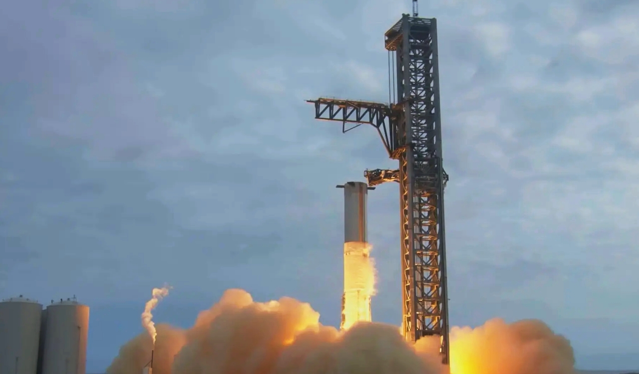 Intersting Rockets SpaceX Fires Up Giant Starship Rocket In Major Pad Test - Relatively ...